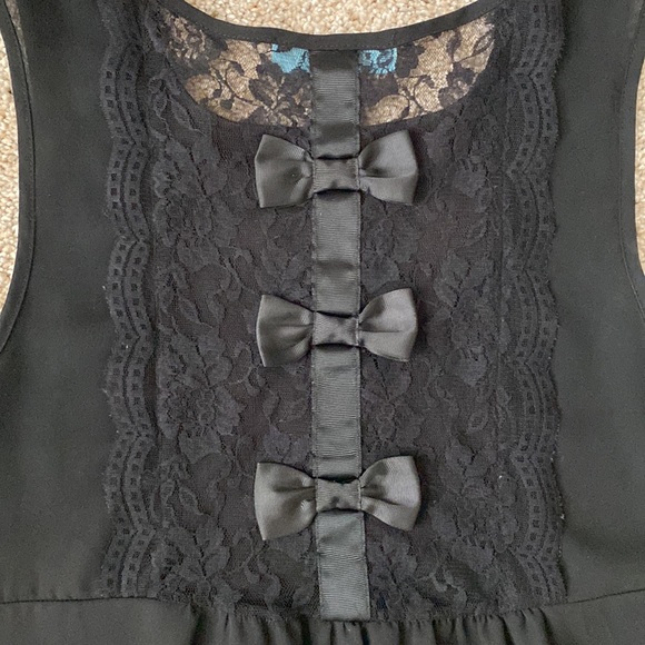 Dina Be Bow & Lace High Low Tank - Picture 4 of 5